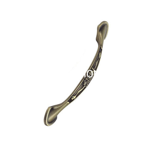 A curva de cobre antiga clássica deu forma ao punho liga de zinco da cozinha de 96mm 128mm