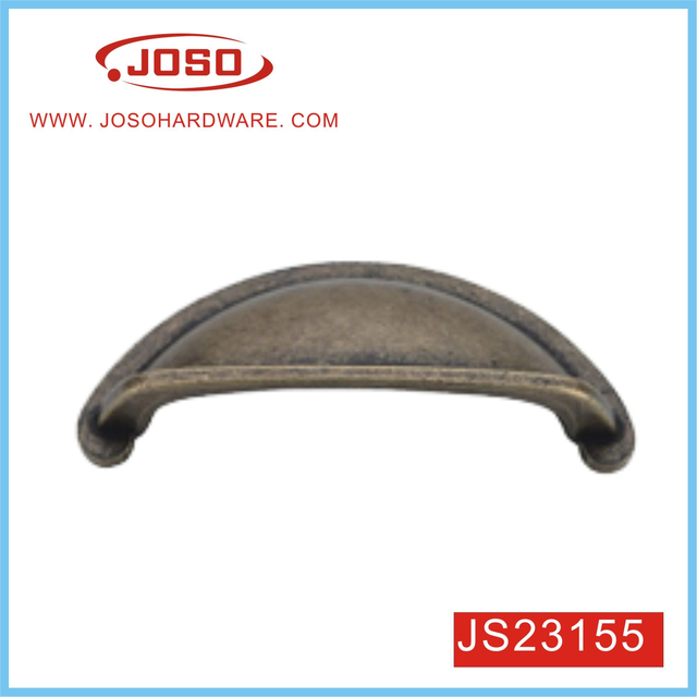 Alça de puxar de copo de cobre antigo para gaveta de armário de casa de campo