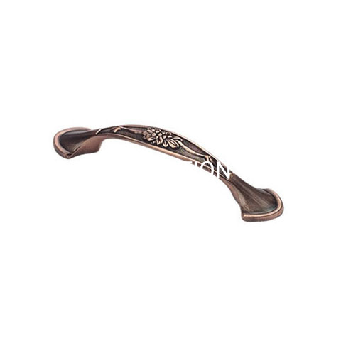 A curva de cobre antiga clássica deu forma ao punho liga de zinco da cozinha de 96mm 128mm