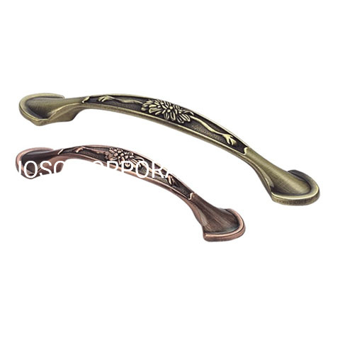 A curva de cobre antiga clássica deu forma ao punho liga de zinco da cozinha de 96mm 128mm