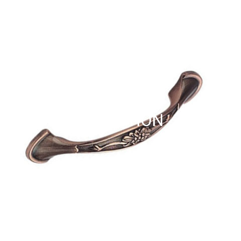 A curva de cobre antiga clássica deu forma ao punho liga de zinco da cozinha de 96mm 128mm